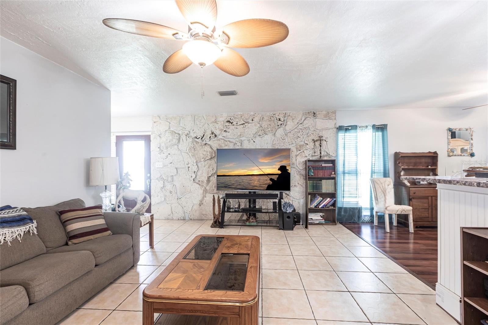 Image 6 of 29 For 22348 Olean Boulevard