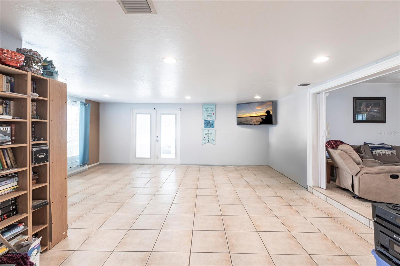 Image 7 of 29 For 22348 Olean Boulevard