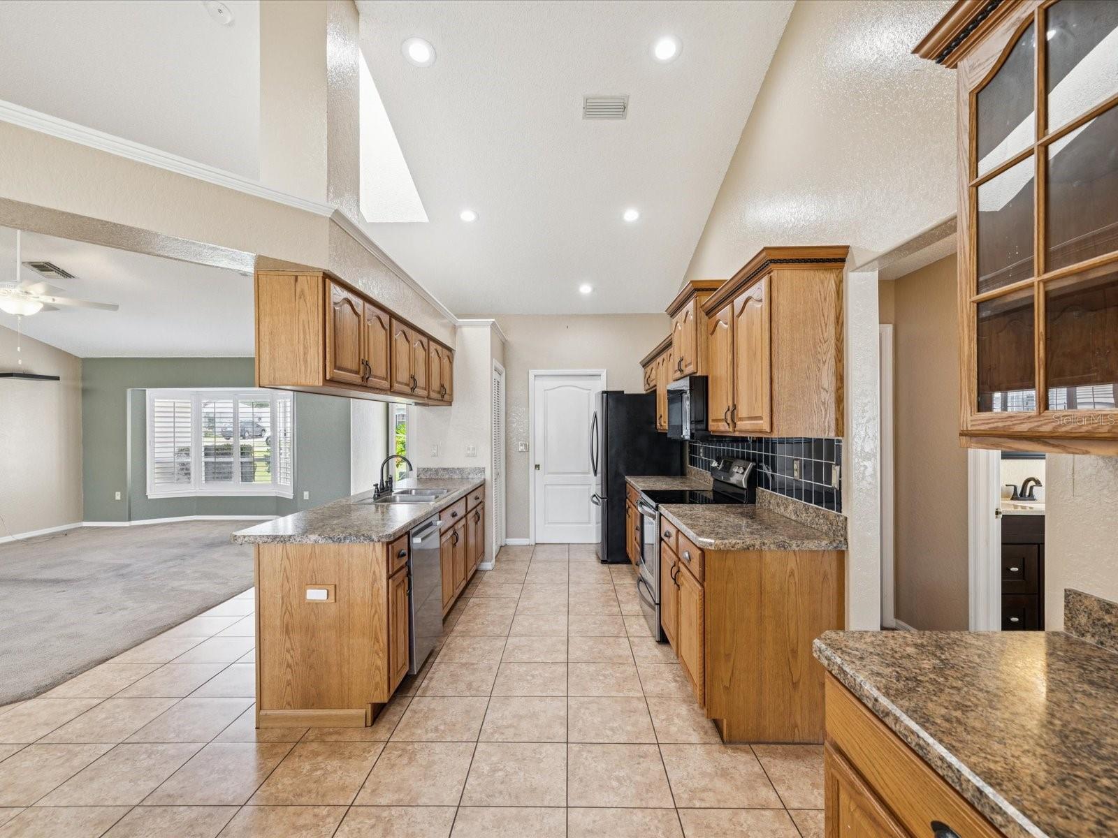 Image 10 of 53 For 14646 Coronado Drive