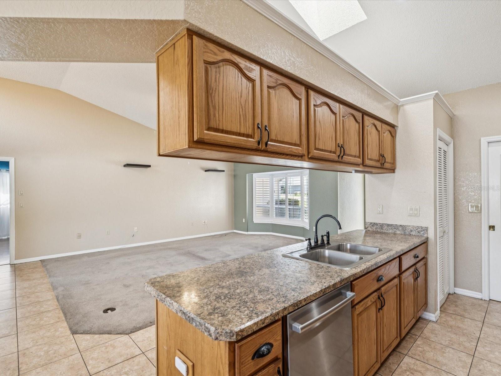 Image 11 of 53 For 14646 Coronado Drive