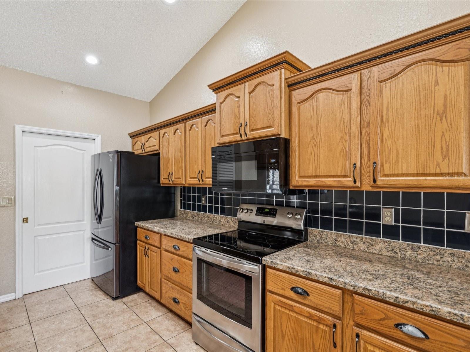 Image 12 of 53 For 14646 Coronado Drive