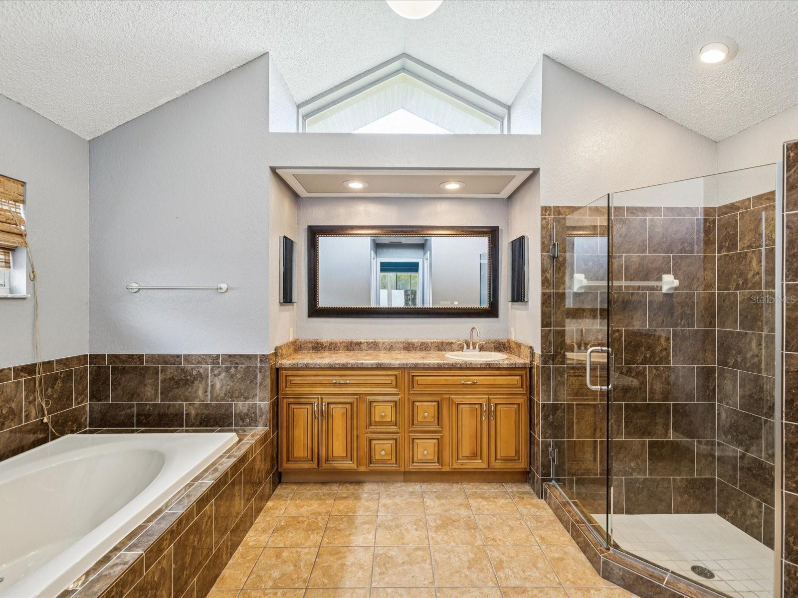 Image 25 of 53 For 14646 Coronado Drive