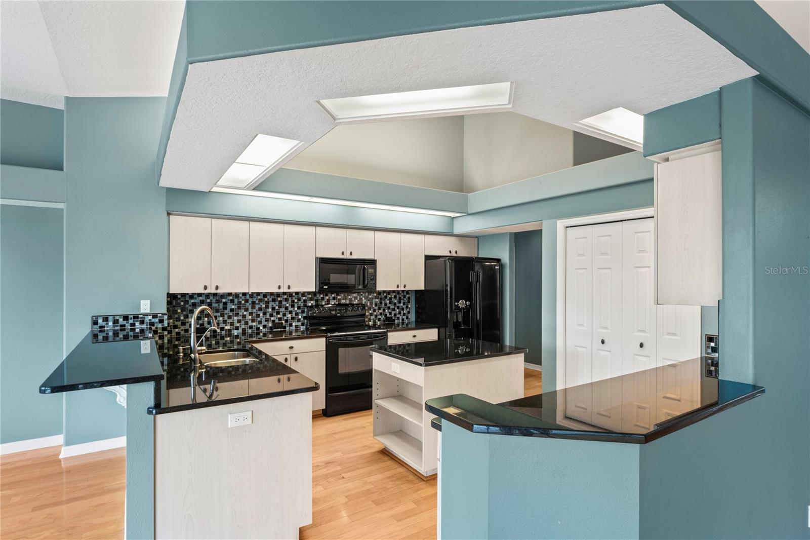 Listing photo id 8 for 4351 Mallard Lake Drive