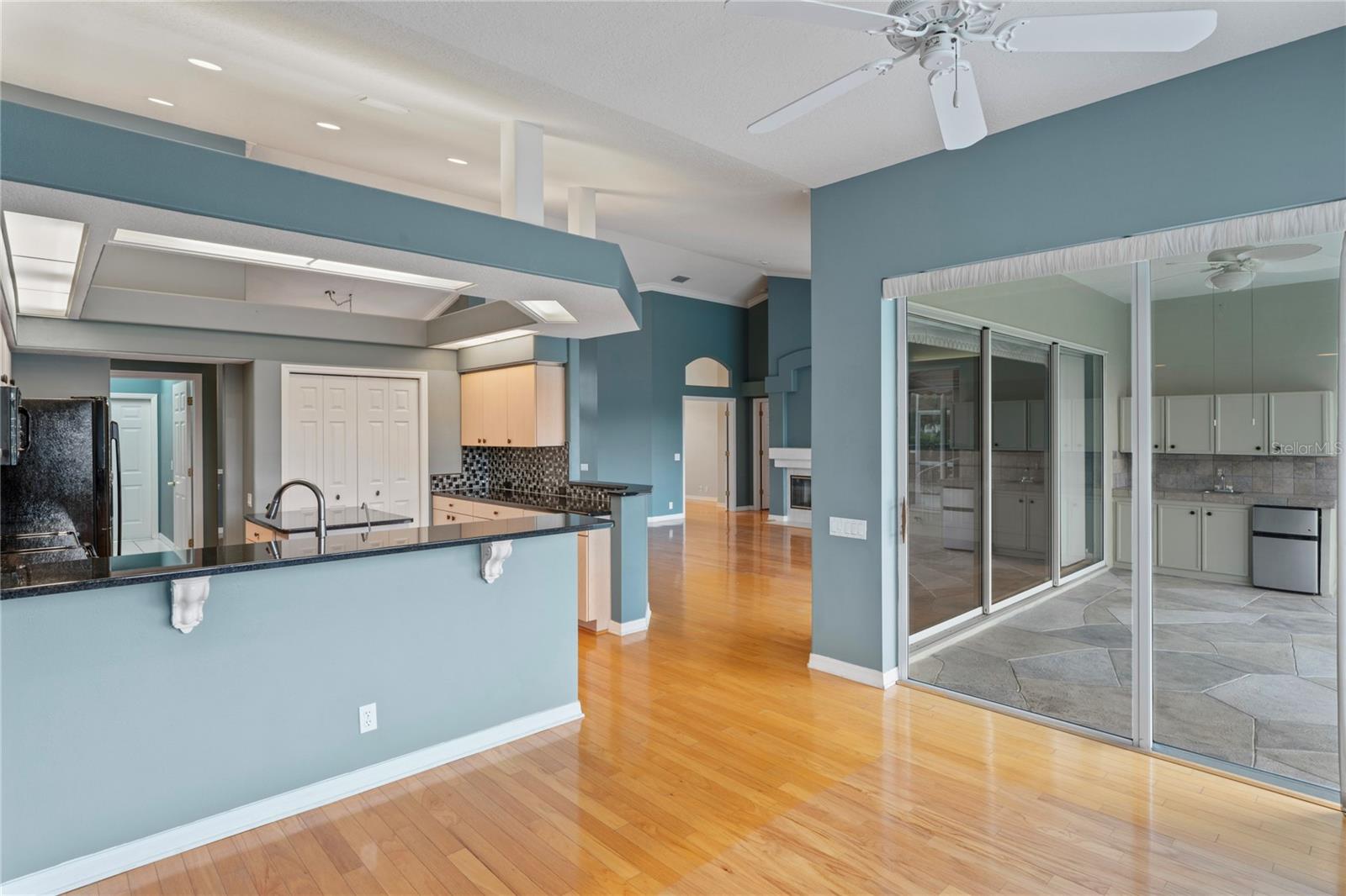 Listing photo id 16 for 4351 Mallard Lake Drive