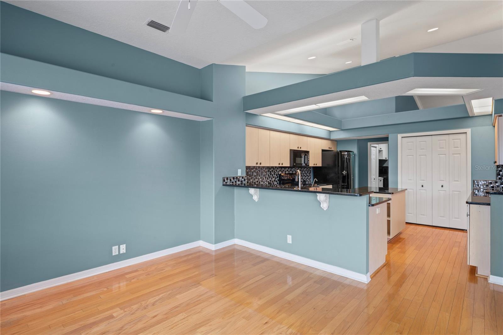 Listing photo id 17 for 4351 Mallard Lake Drive