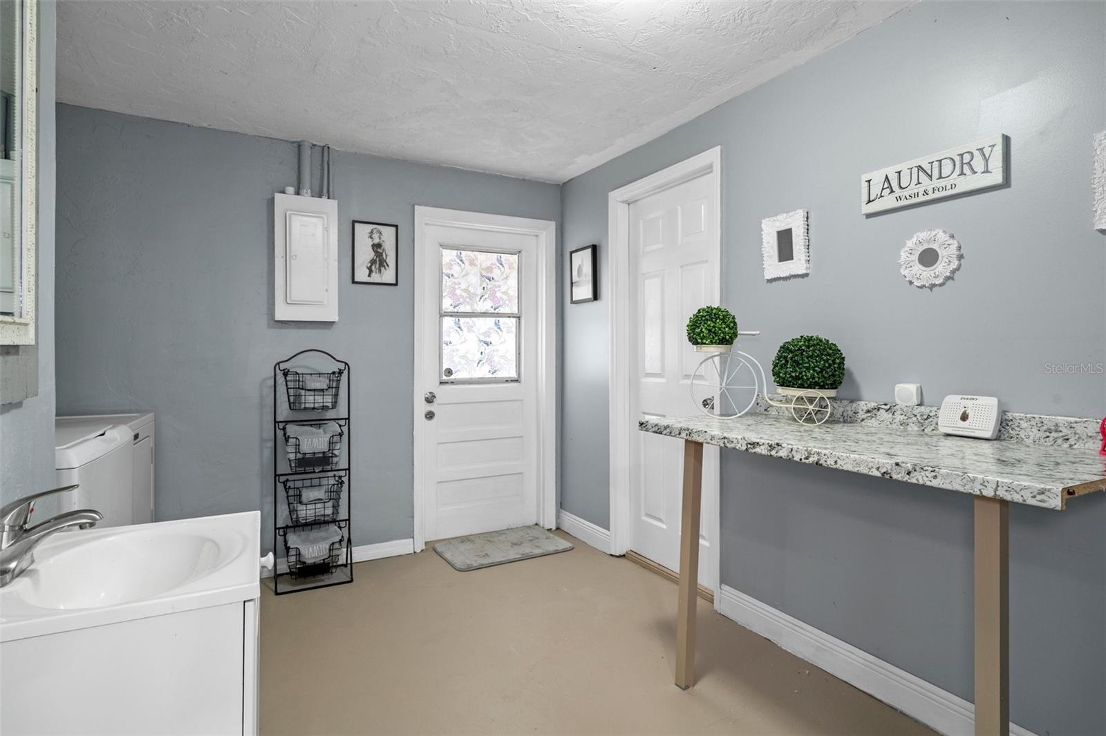 Image 21 of 27 For 6144 Glenwood Drive