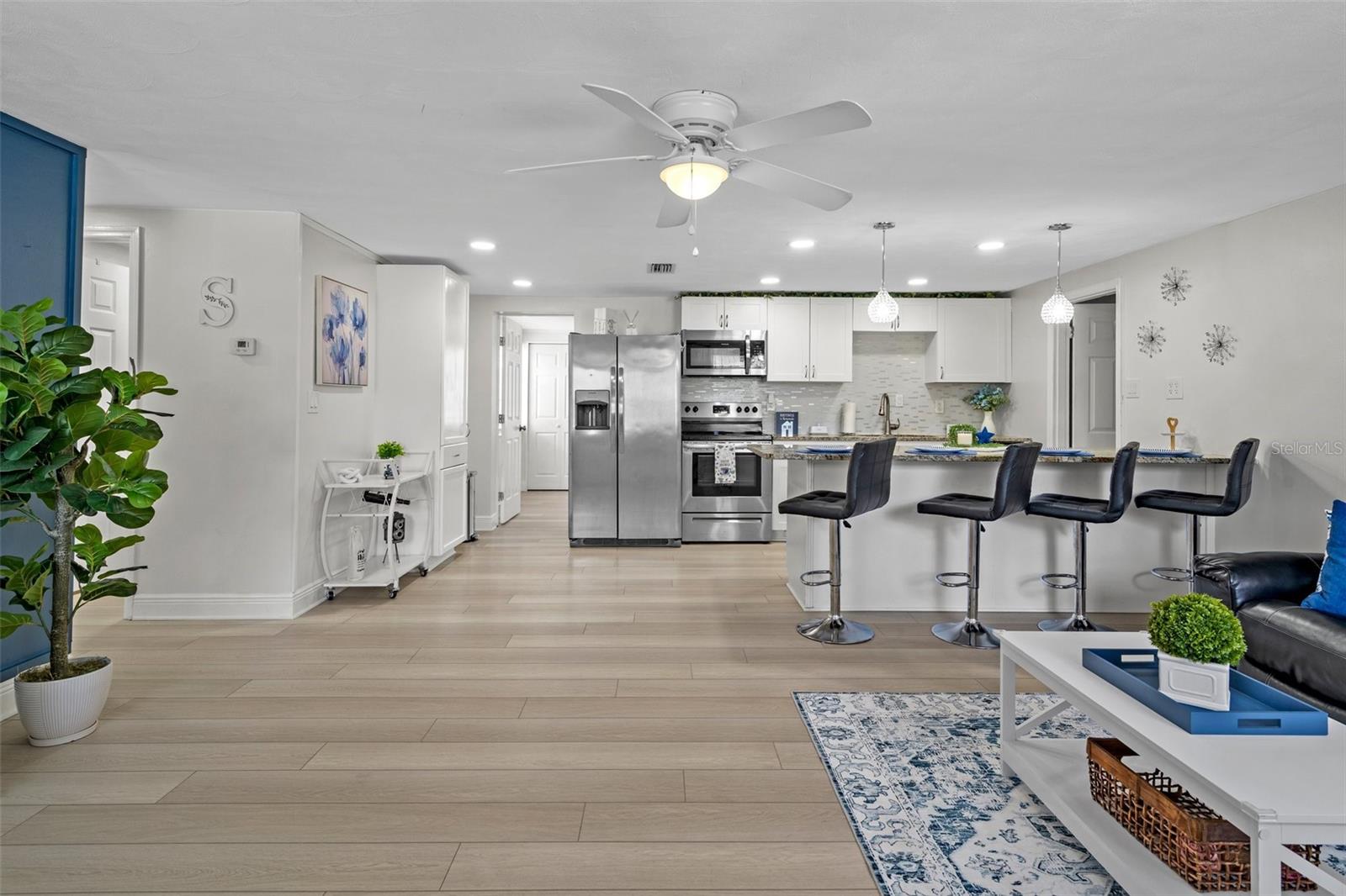 Image 6 of 27 For 6144 Glenwood Drive