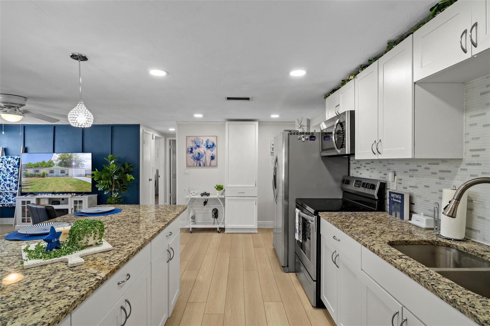 Image 7 of 27 For 6144 Glenwood Drive