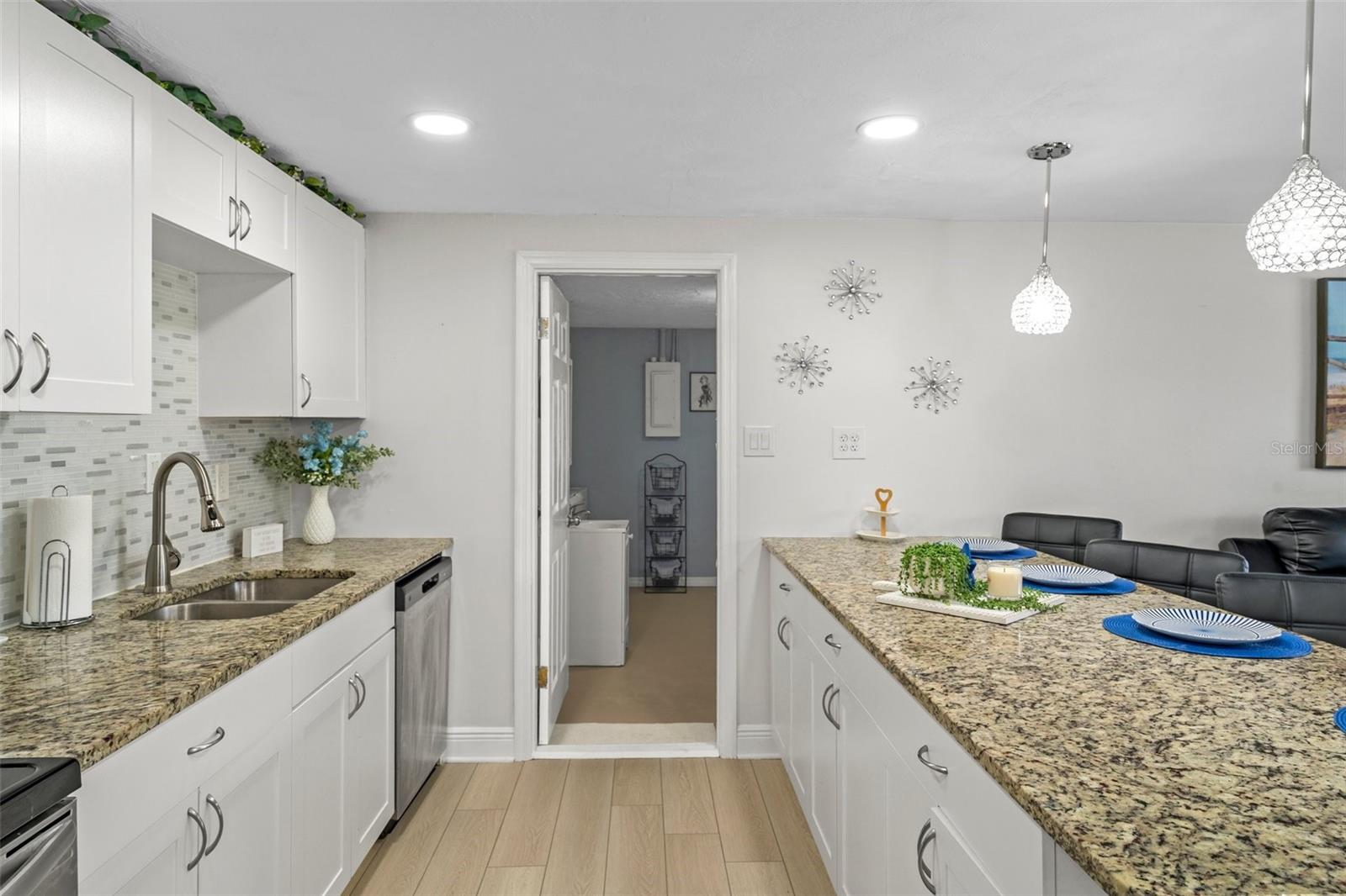 Image 9 of 27 For 6144 Glenwood Drive