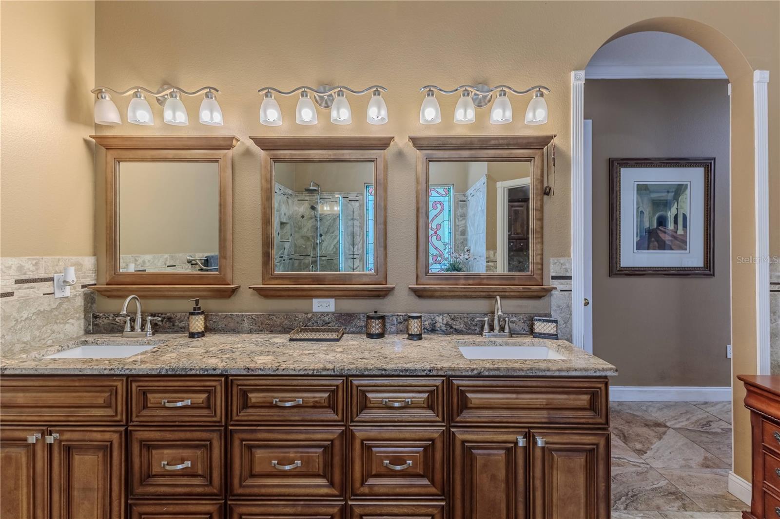 Image 33 of 70 For 11510 Lakeview Drive