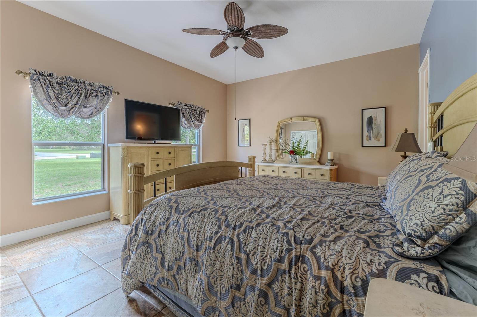 Image 41 of 70 For 11510 Lakeview Drive