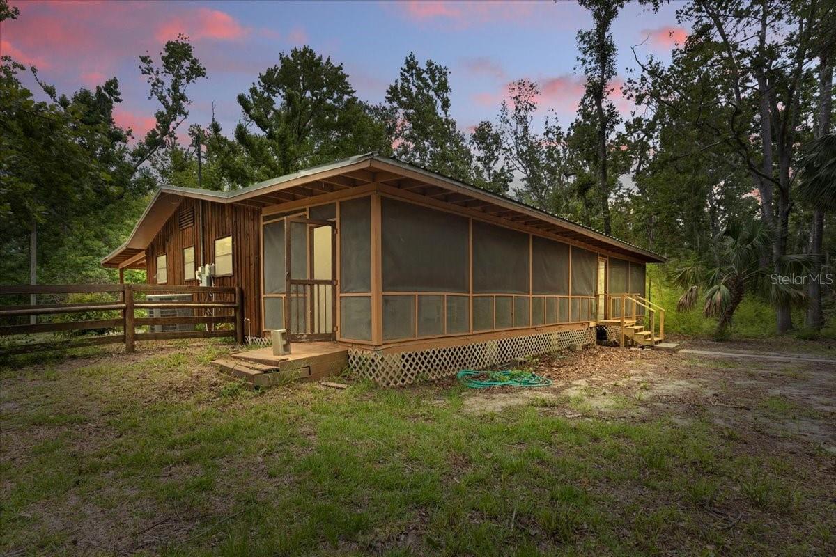Details for 1518 Palm Street Ne, STEINHATCHEE, FL 32359