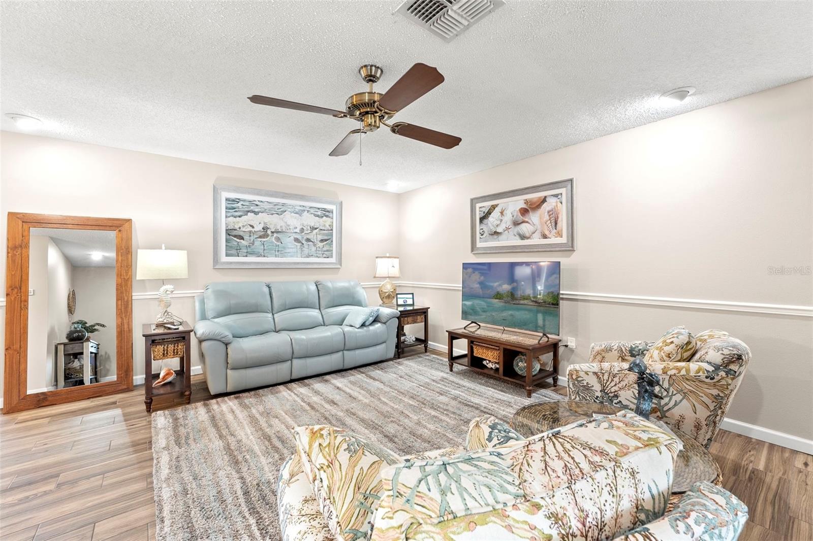 Image 7 of 48 For 6282 Darien Way