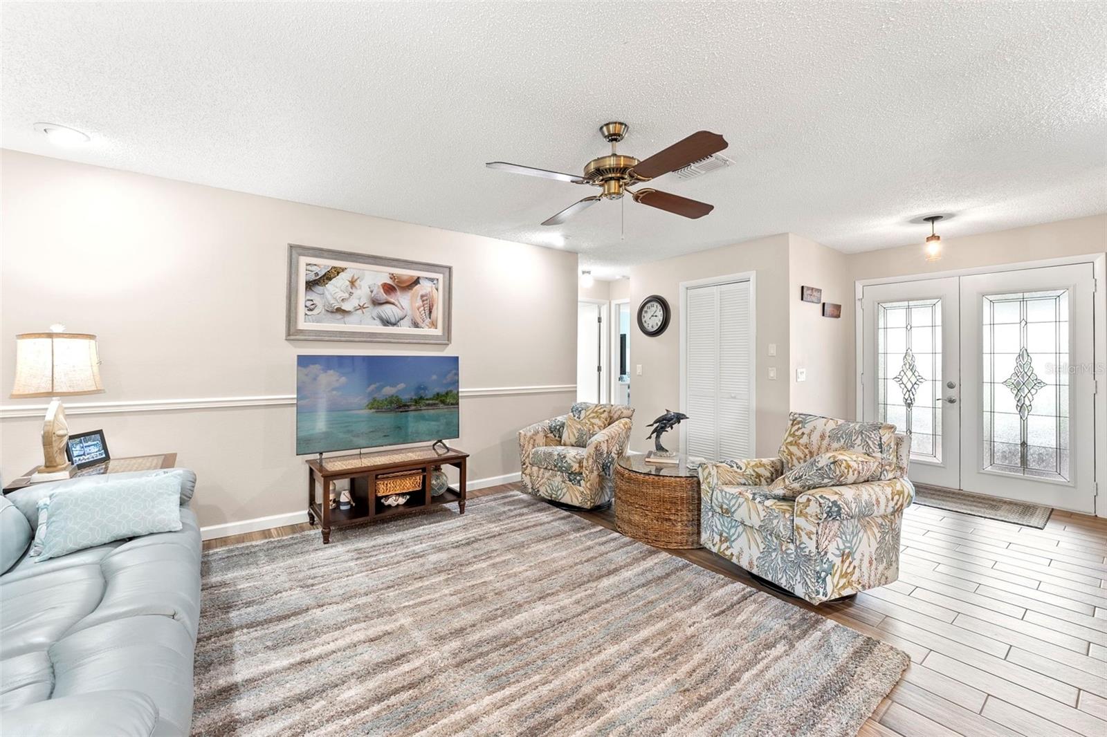 Image 8 of 48 For 6282 Darien Way