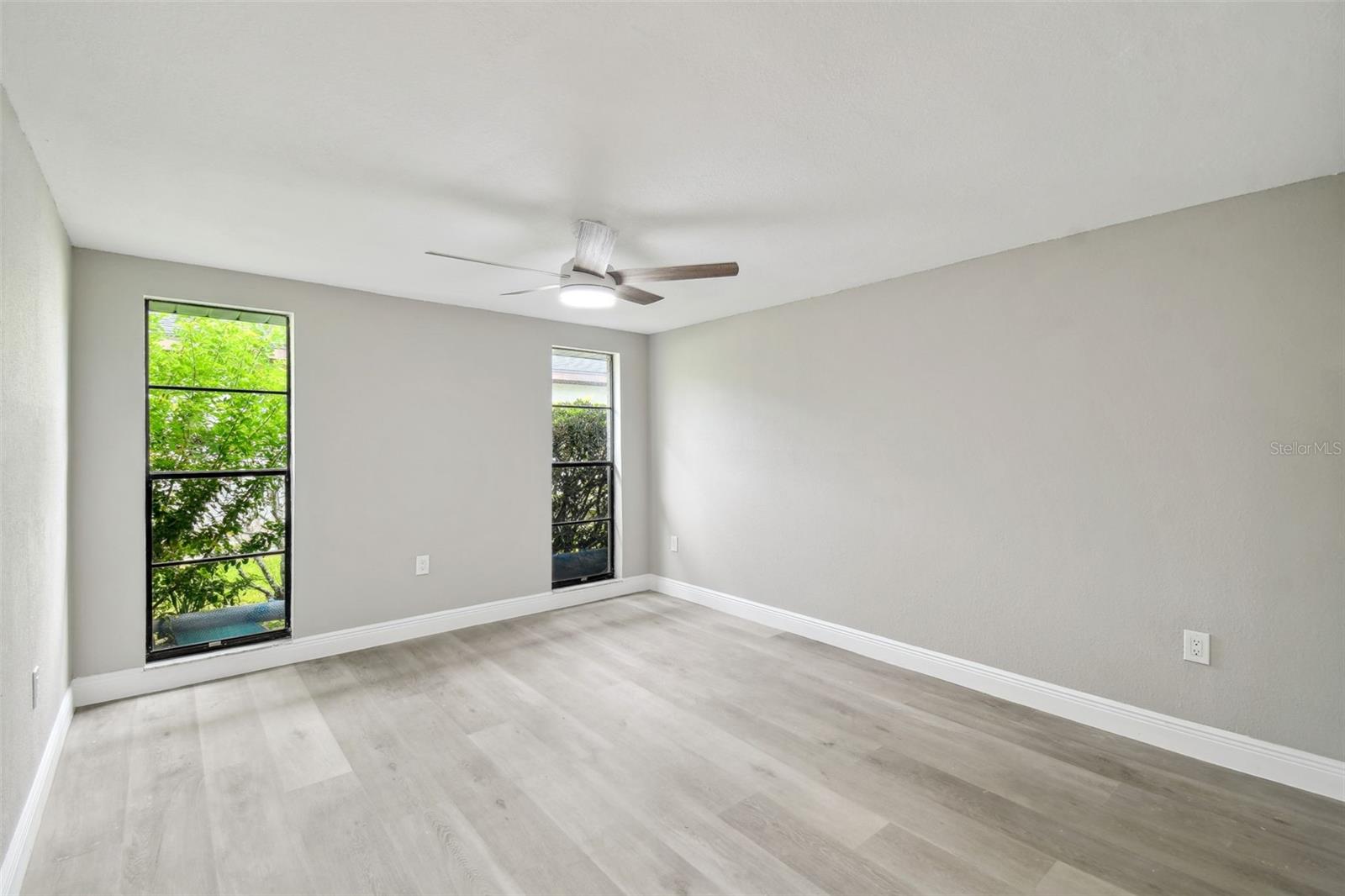 Image 21 of 37 For 9921 San Mateo Way