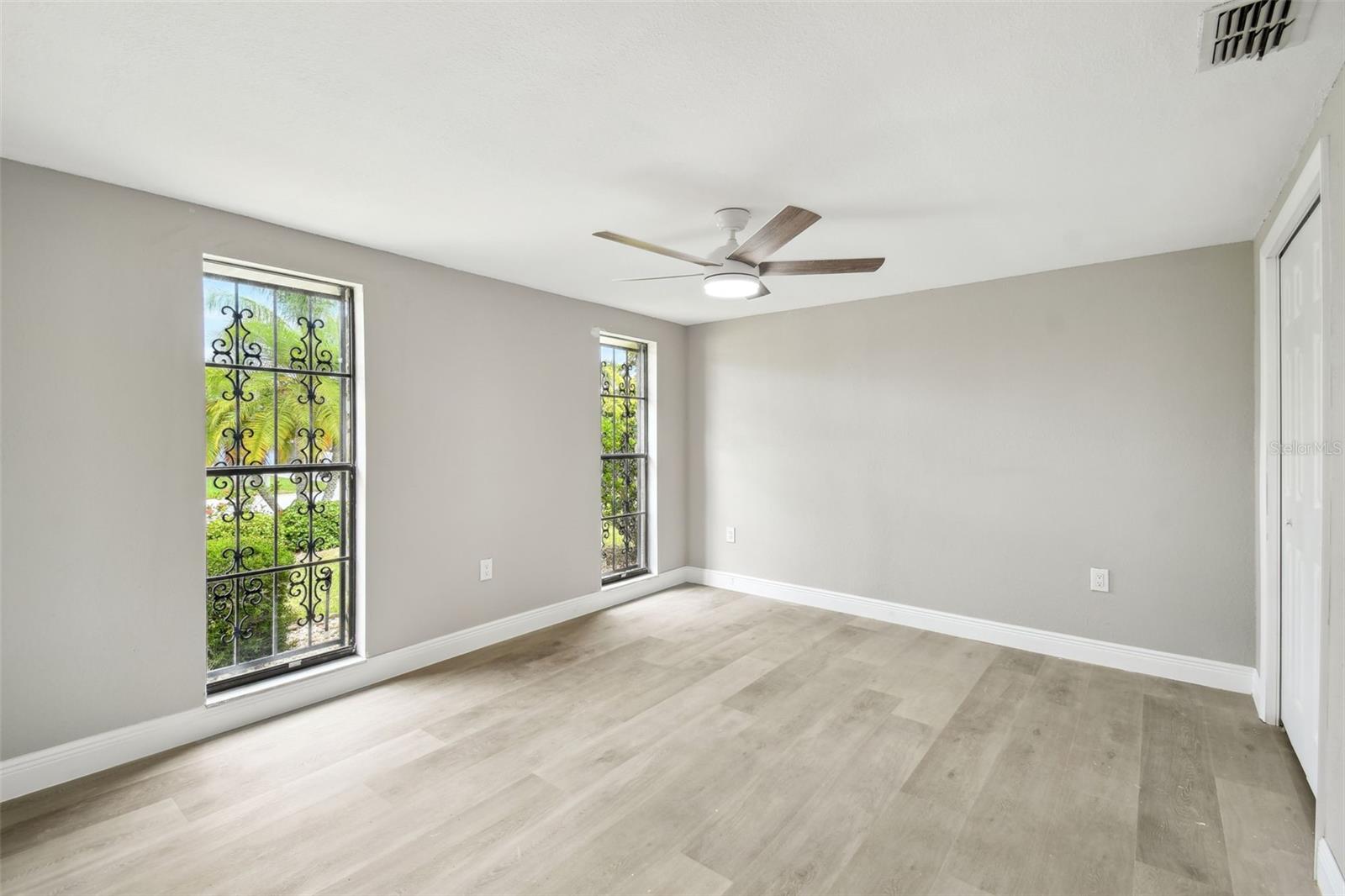 Image 22 of 37 For 9921 San Mateo Way