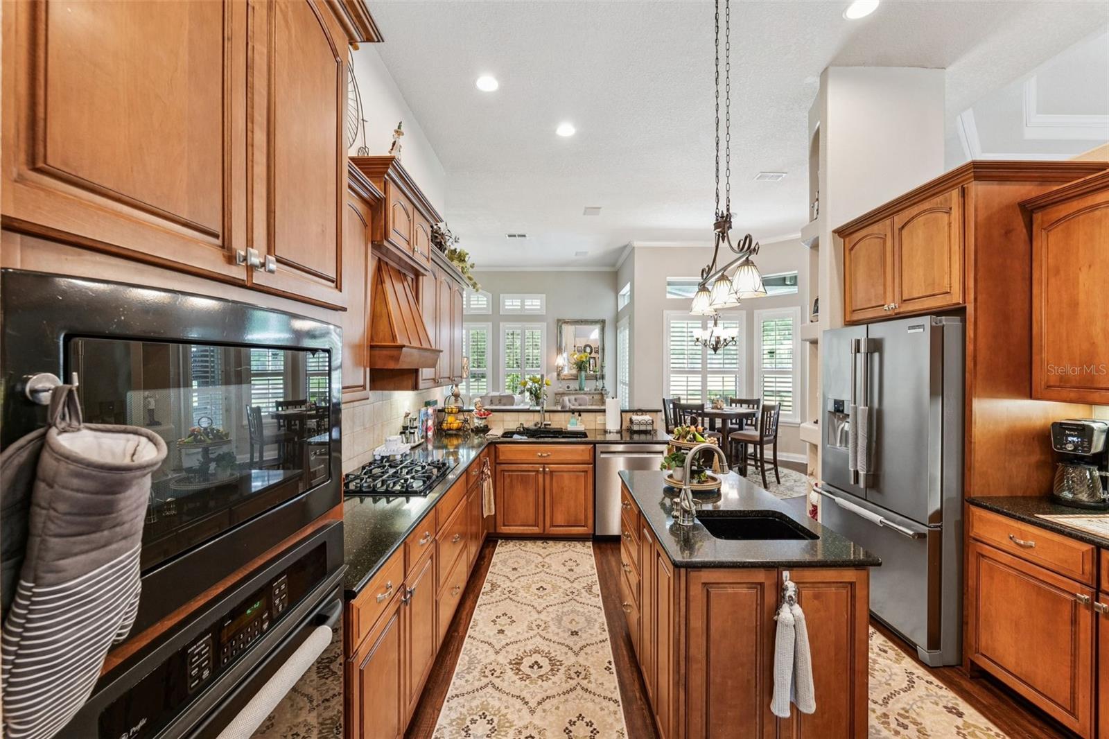 Image 12 of 47 For 5121 Delacroix Drive