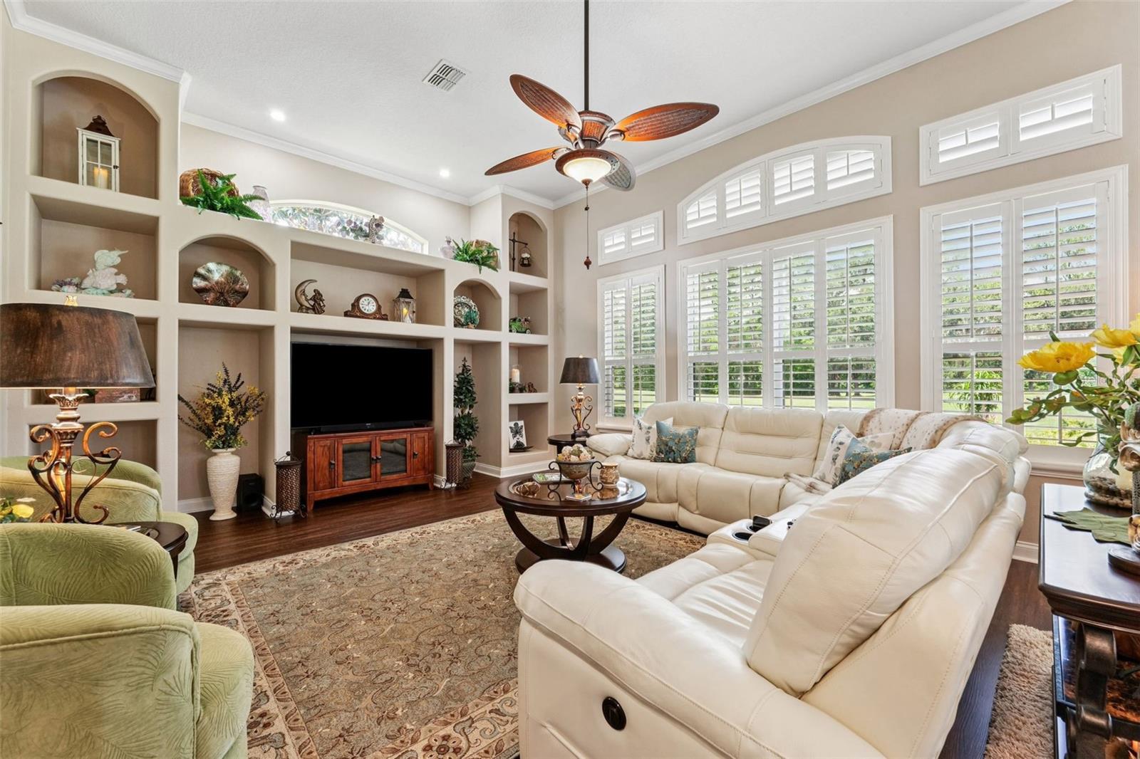 Image 19 of 47 For 5121 Delacroix Drive