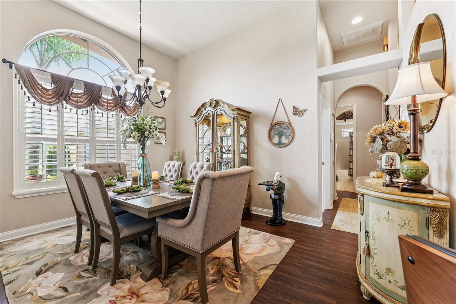 Image 6 of 47 For 5121 Delacroix Drive
