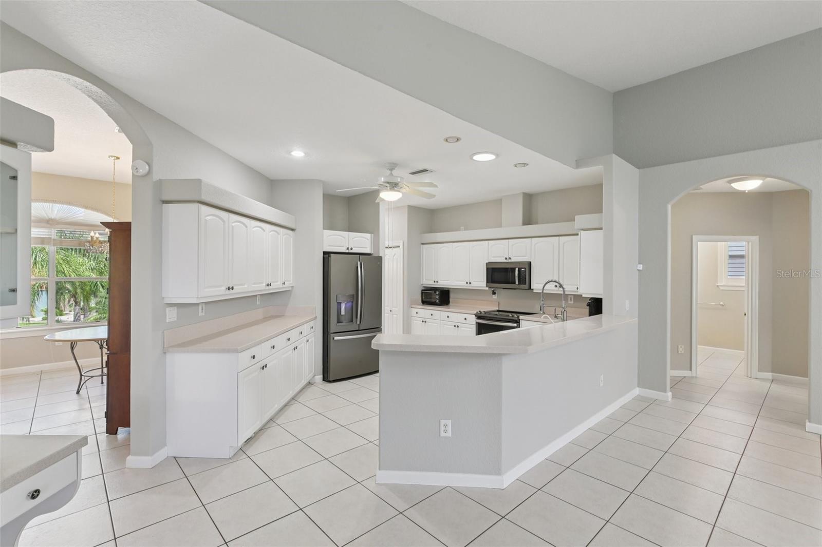 Listing photo id 8 for 4052 Marine Parkway