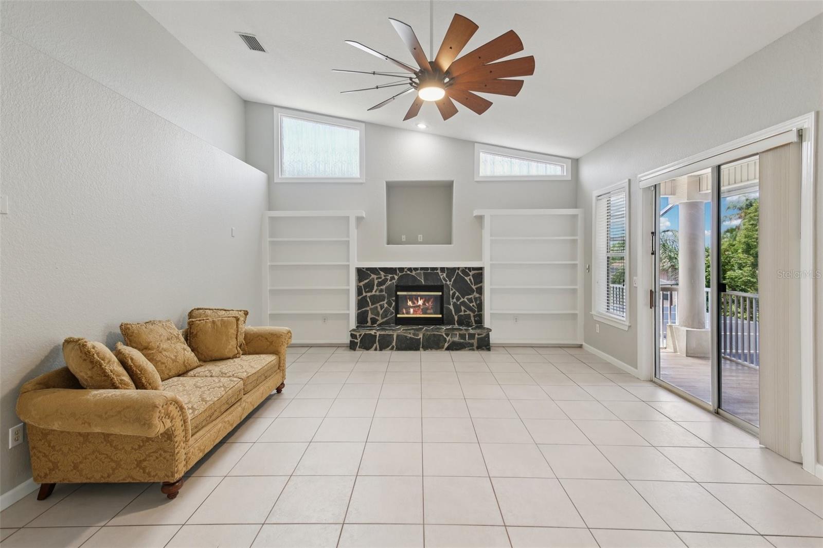 Listing photo id 13 for 4052 Marine Parkway