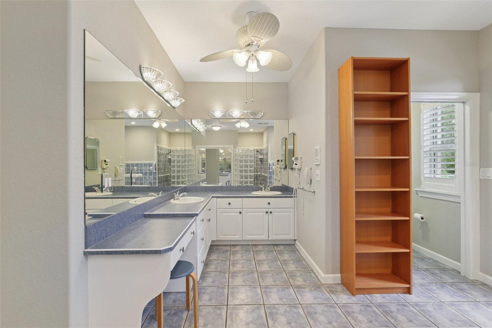 Listing photo id 19 for 4052 Marine Parkway