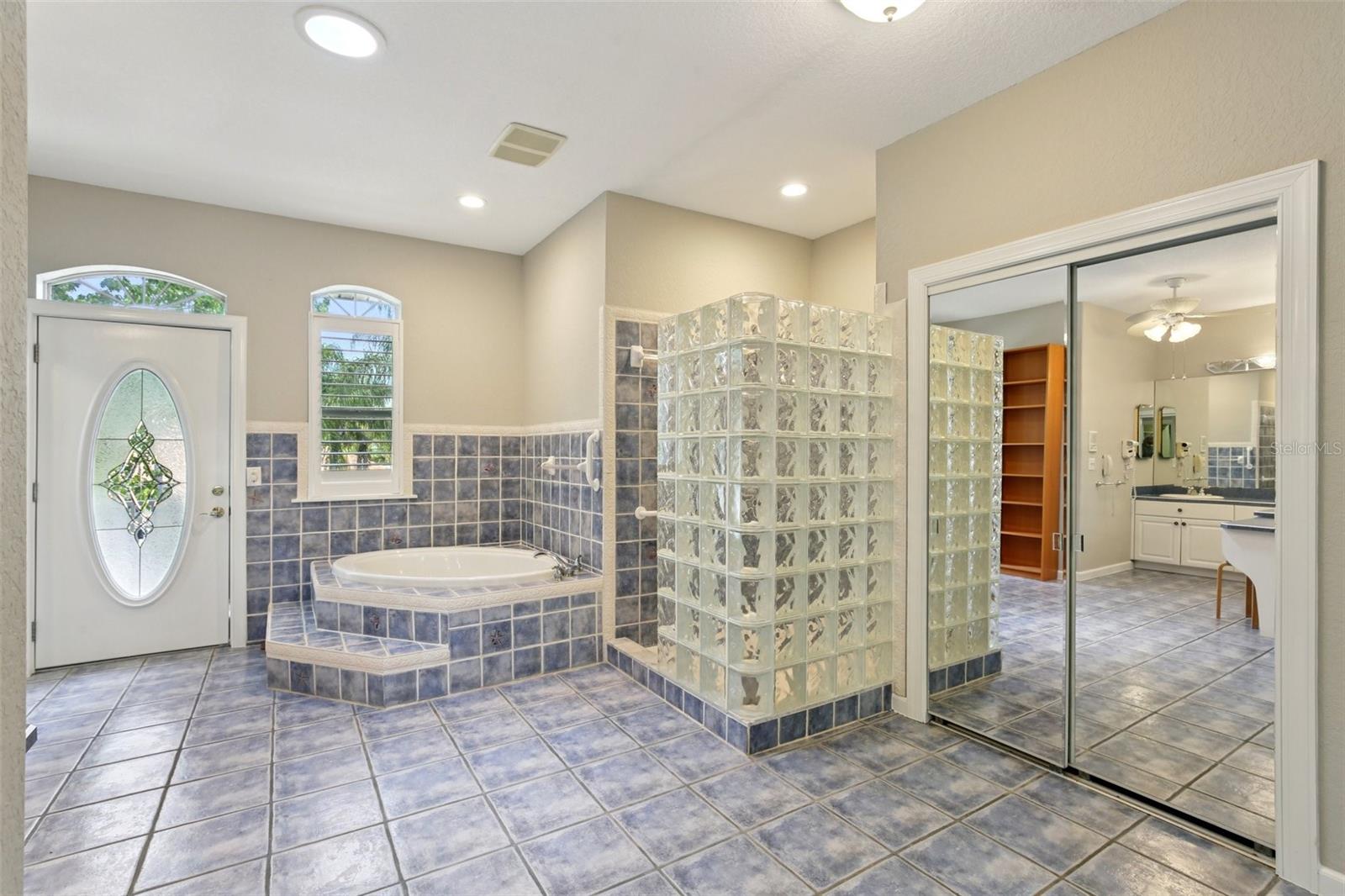 Listing photo id 20 for 4052 Marine Parkway