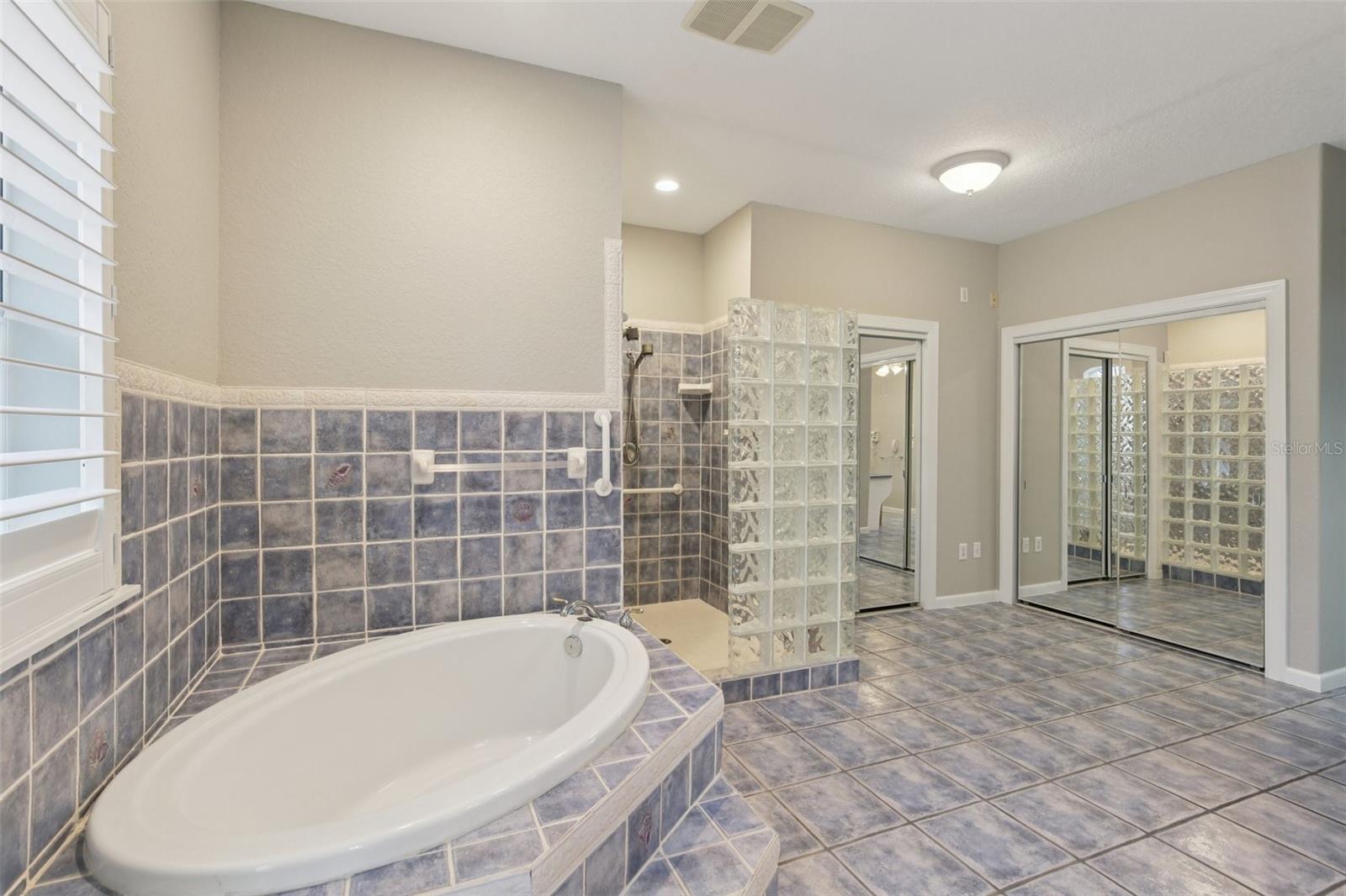 Listing photo id 21 for 4052 Marine Parkway