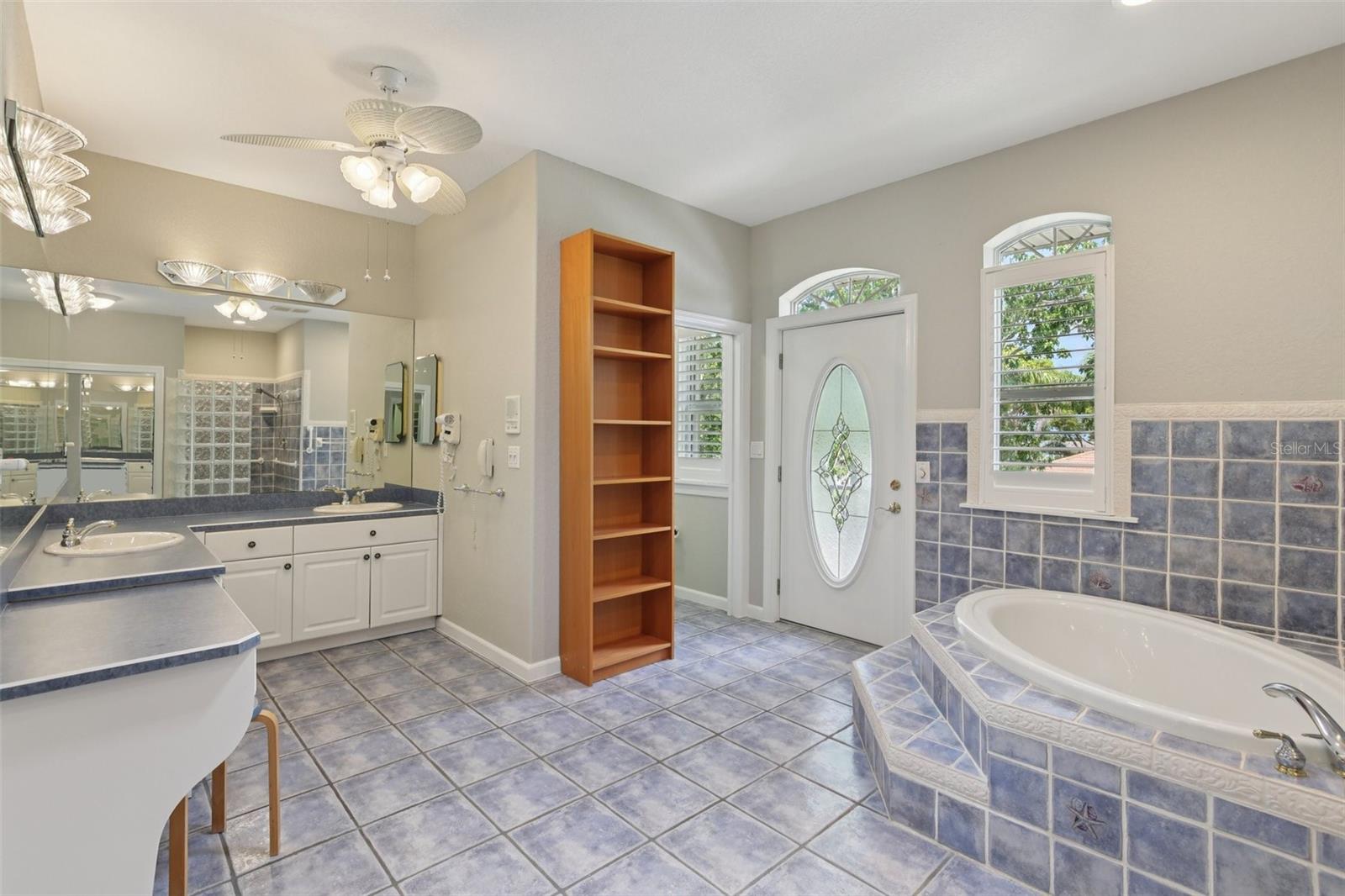 Listing photo id 22 for 4052 Marine Parkway