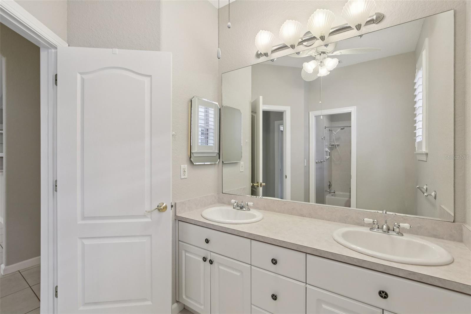 Listing photo id 25 for 4052 Marine Parkway