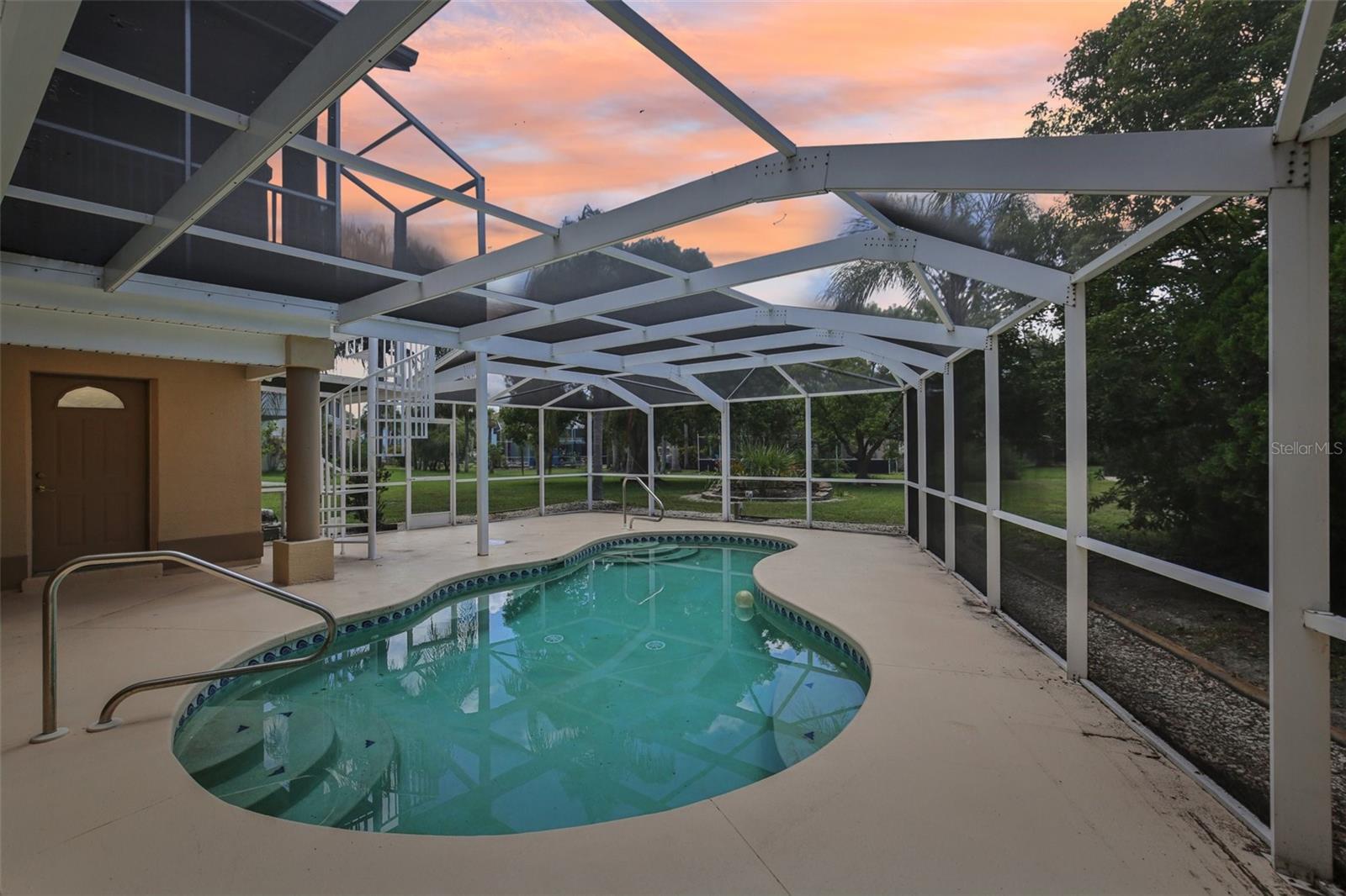 Listing photo id 40 for 4052 Marine Parkway