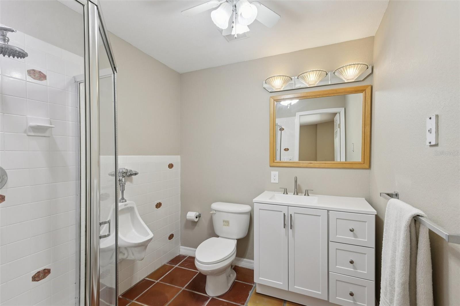 Listing photo id 47 for 4052 Marine Parkway