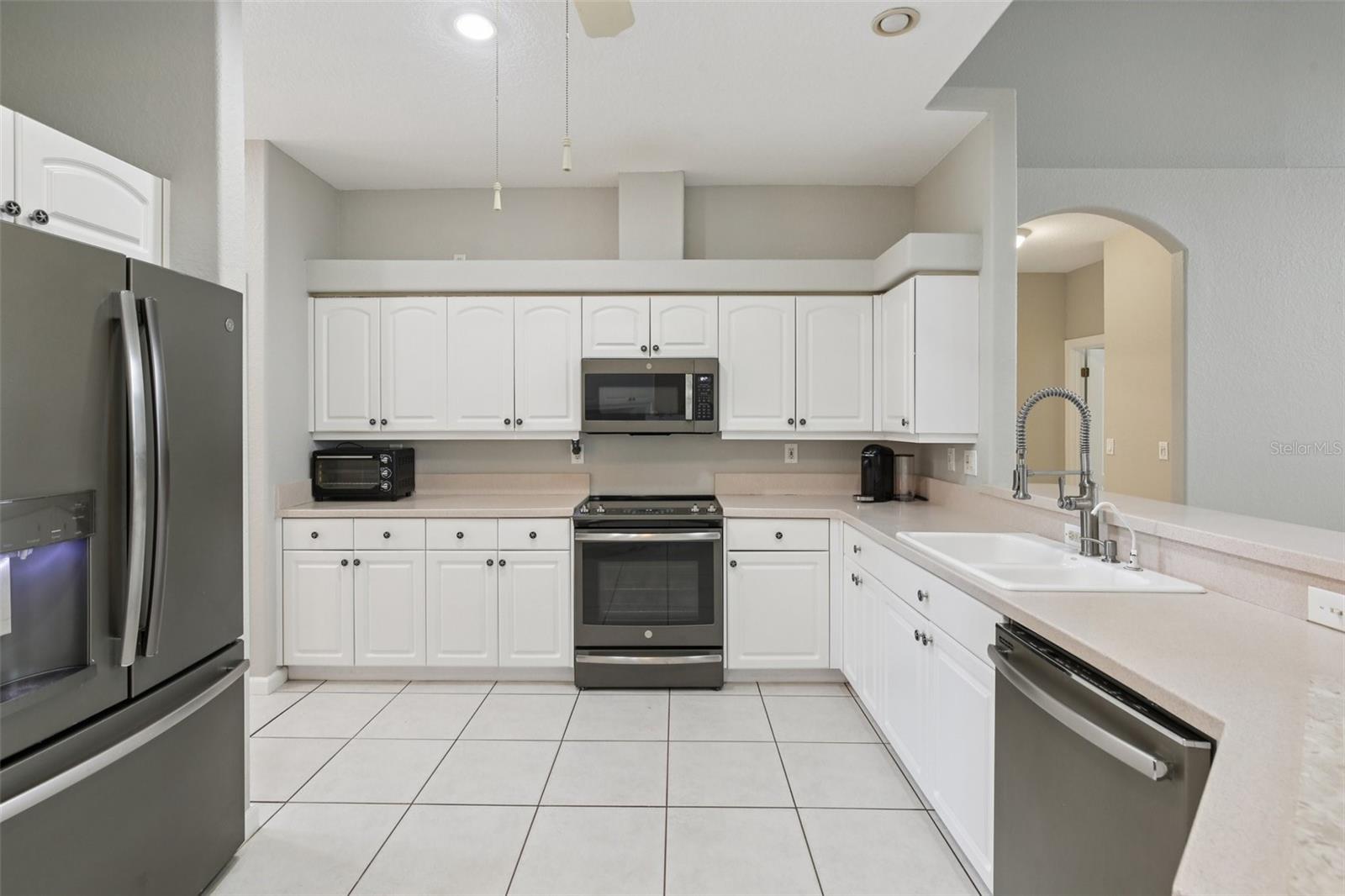 Listing photo id 6 for 4052 Marine Parkway