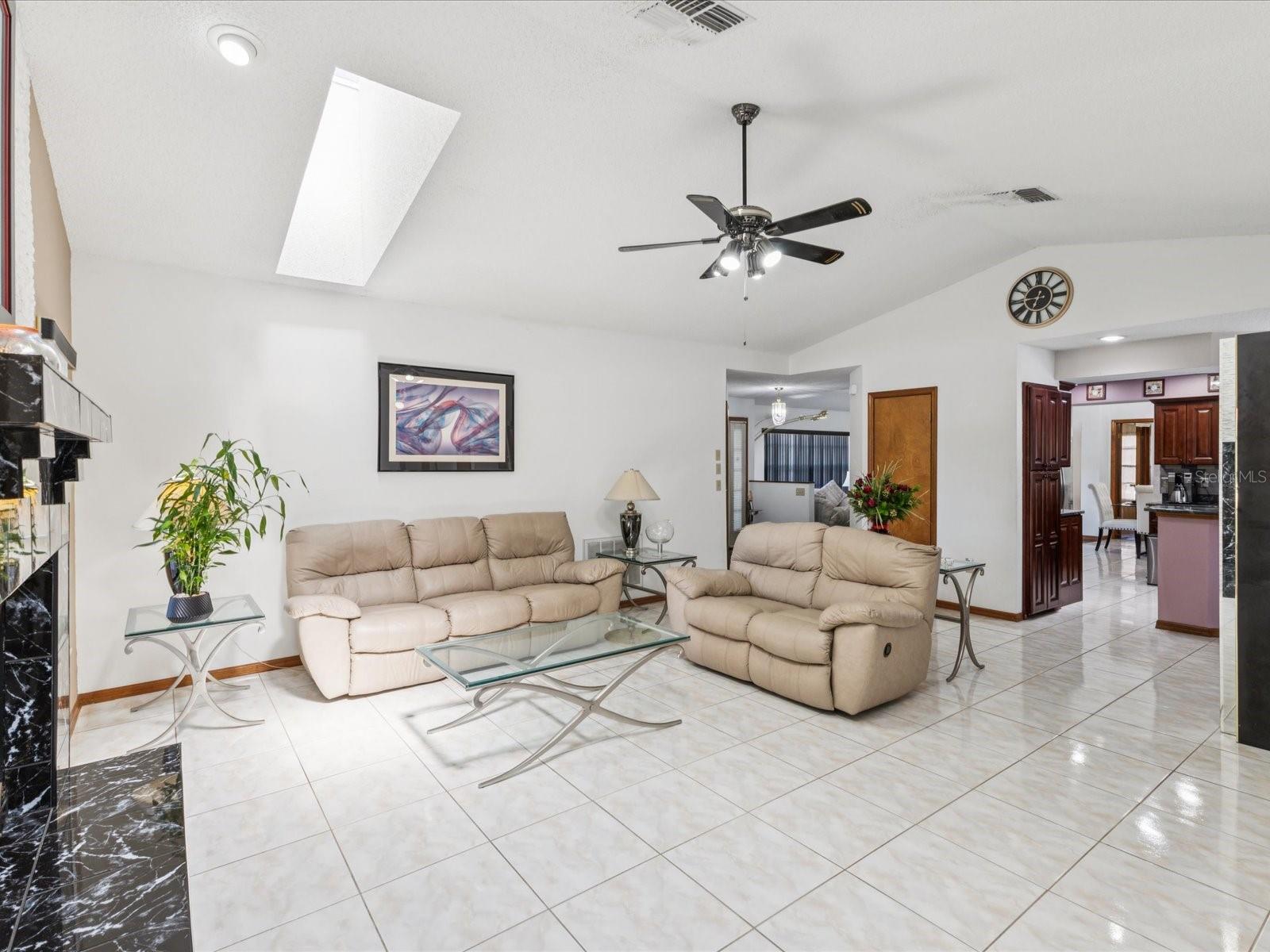 Image 11 of 44 For 2404 Knoll Drive