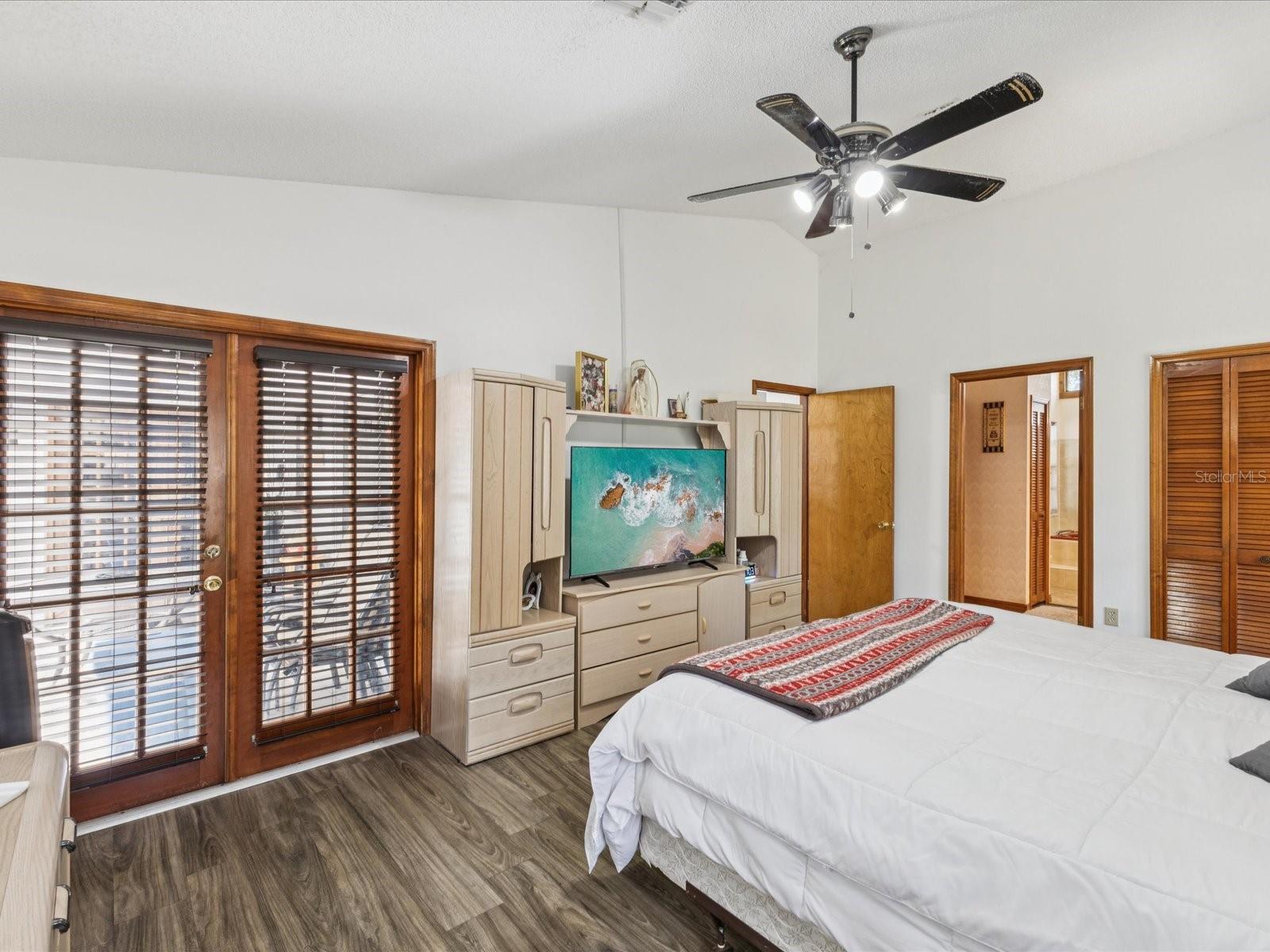 Image 21 of 44 For 2404 Knoll Drive