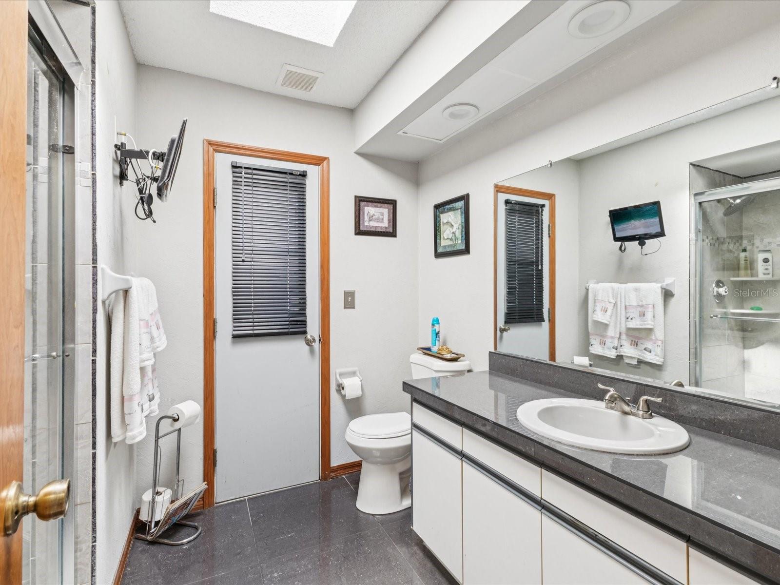 Image 27 of 44 For 2404 Knoll Drive