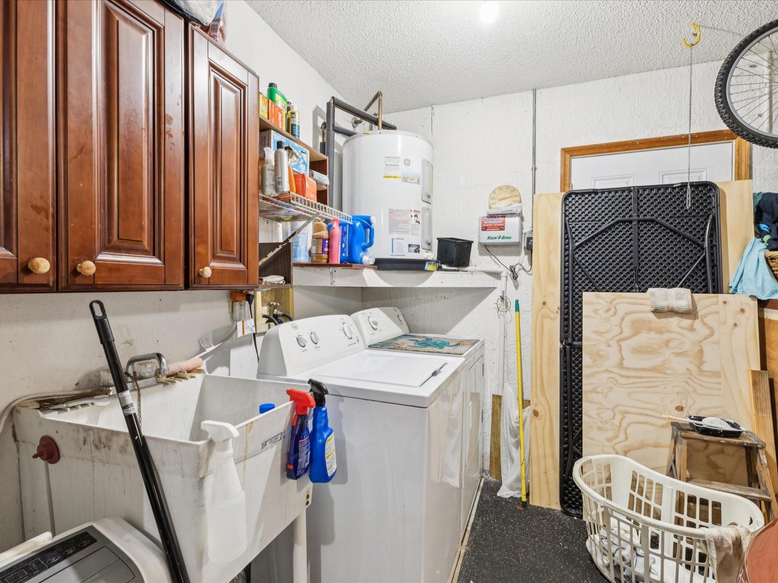Image 36 of 44 For 2404 Knoll Drive