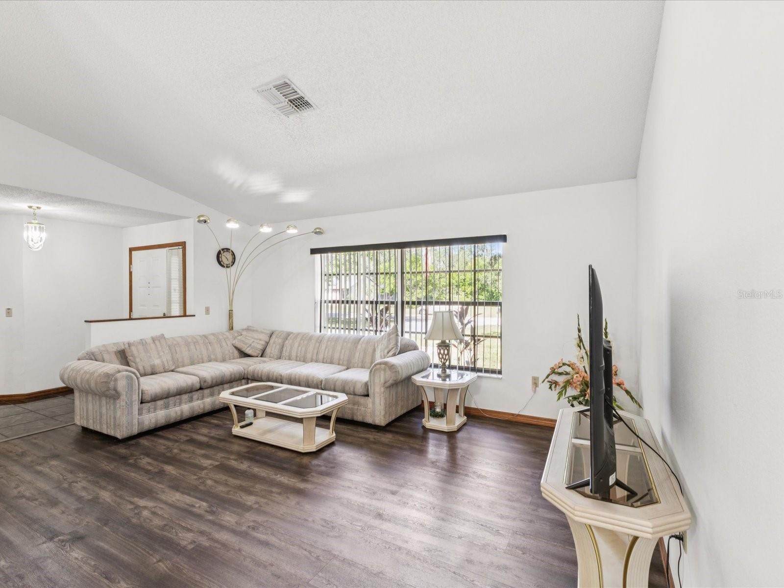 Image 9 of 44 For 2404 Knoll Drive