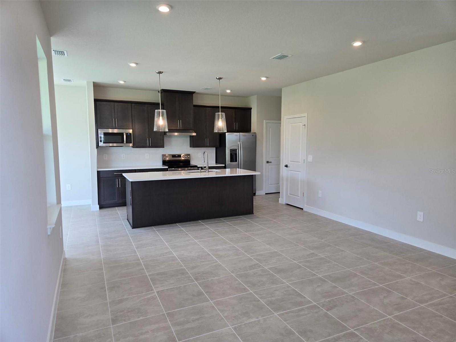 Image 6 of 18 For 14425 Maiden Terrace