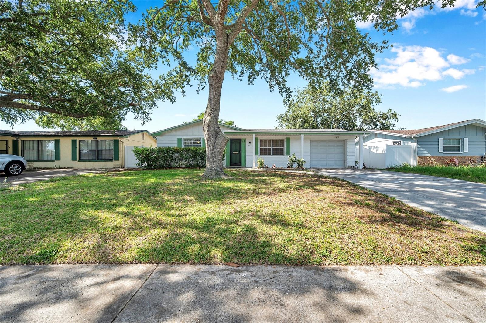 Image 4 of 62 For 3118 Lloyd Drive