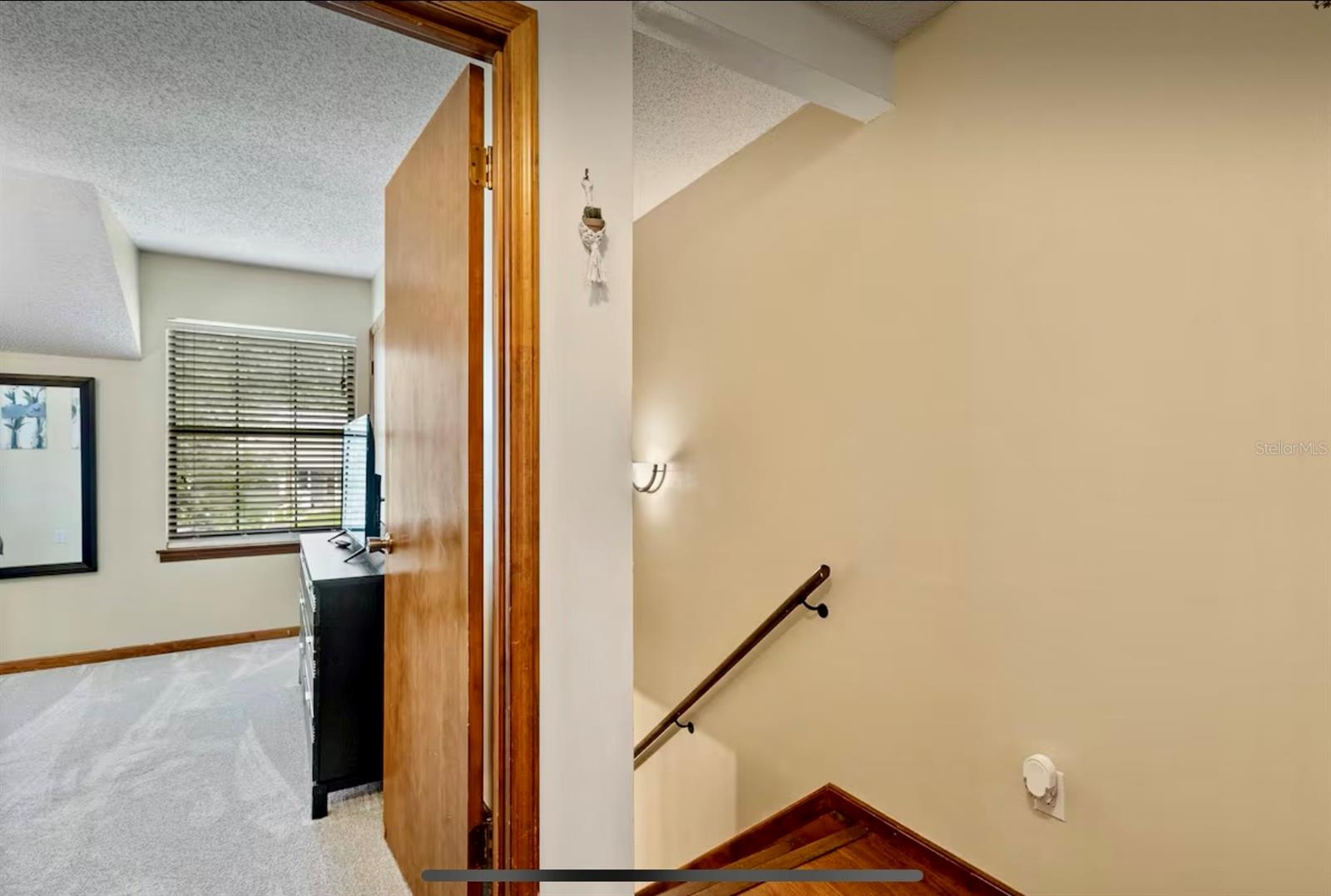 Image 15 of 23 For 952 Coachlight Lane