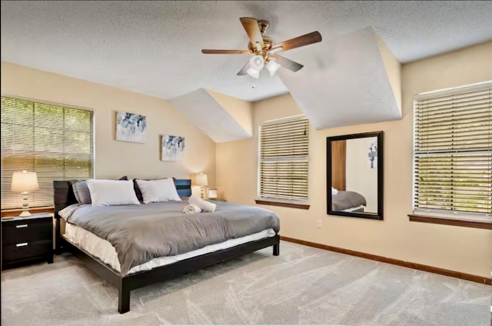 Image 17 of 23 For 952 Coachlight Lane