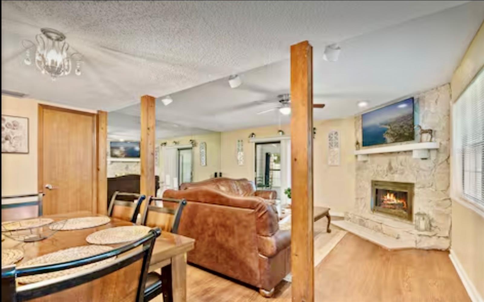 Image 5 of 23 For 952 Coachlight Lane