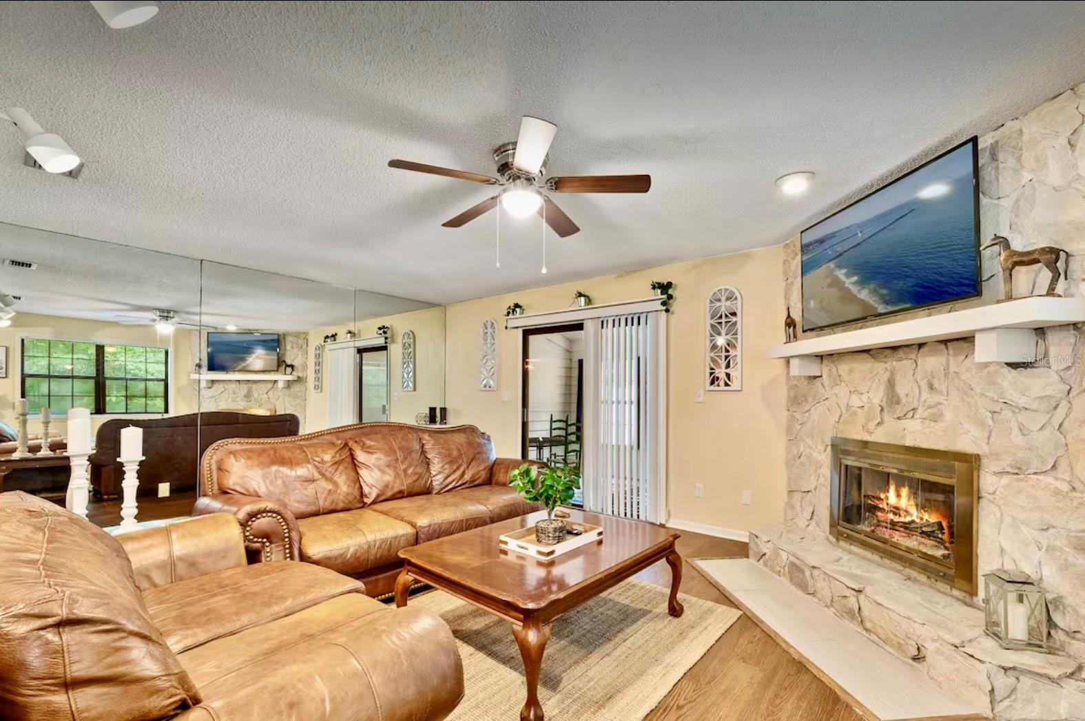 Image 7 of 23 For 952 Coachlight Lane
