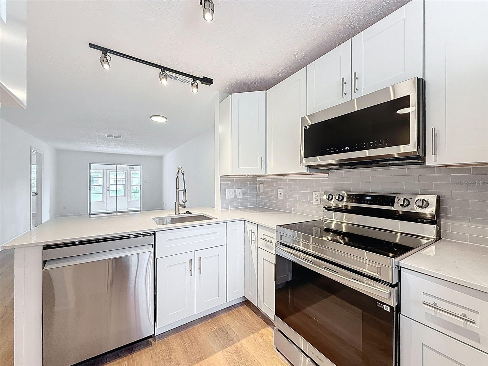 Image 16 of 64 For 3712 Trophy Boulevard 3712