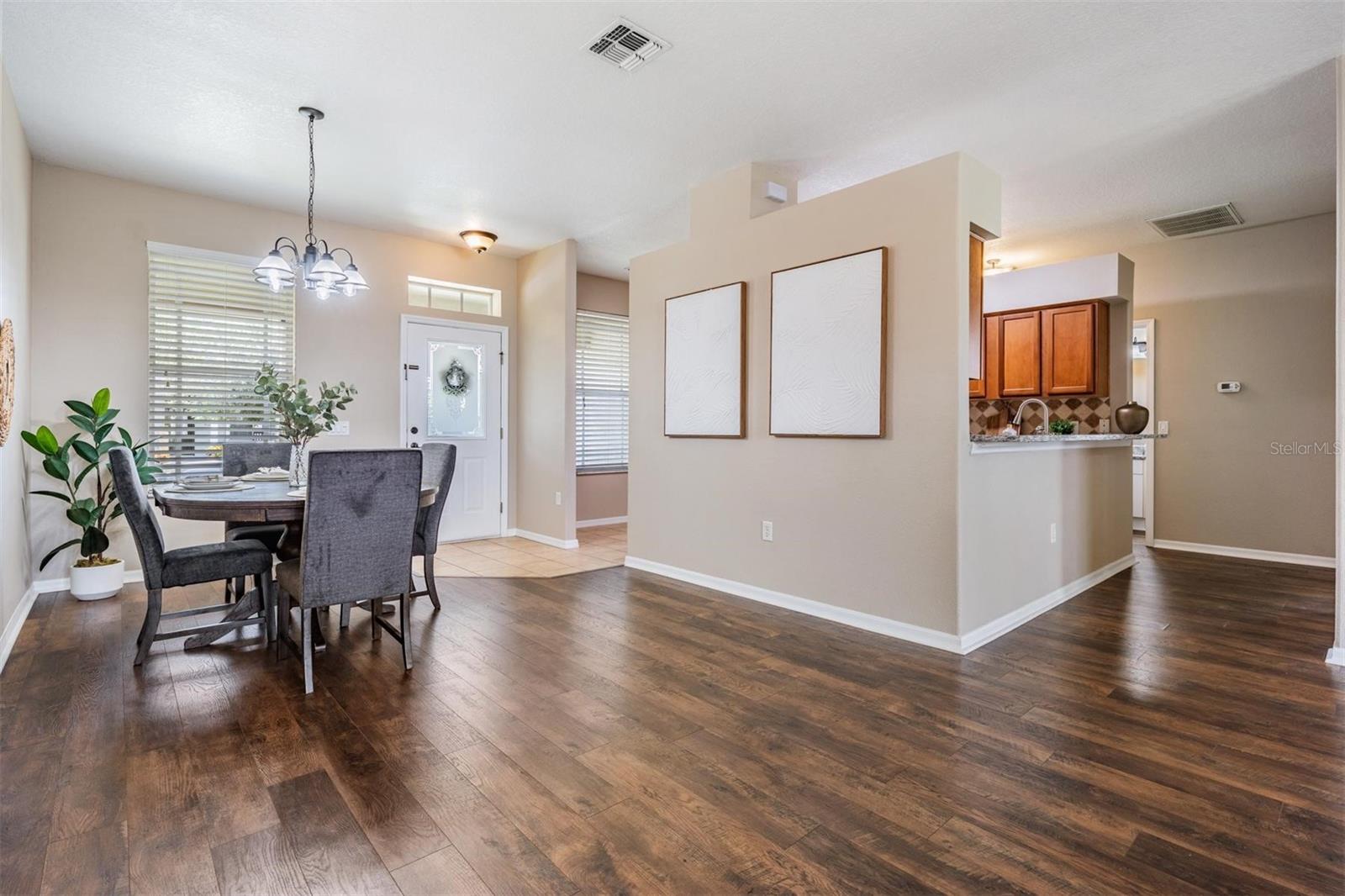Image 11 of 66 For 10115 Ringling Street
