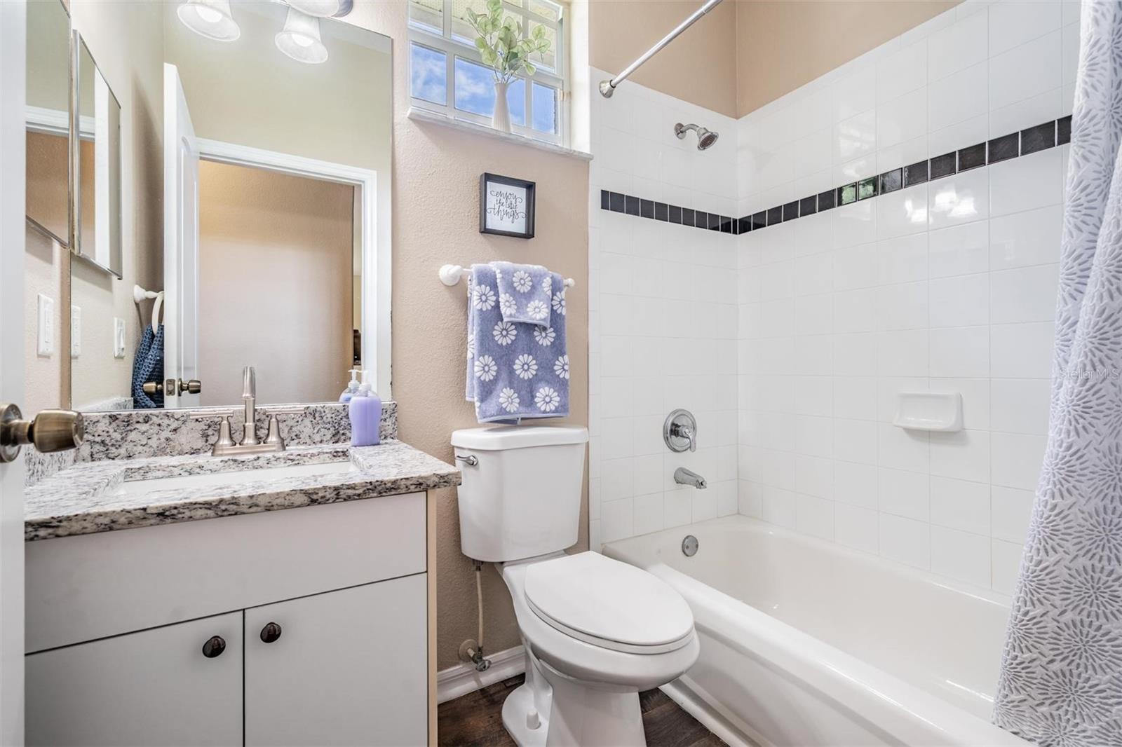 Image 21 of 66 For 10115 Ringling Street