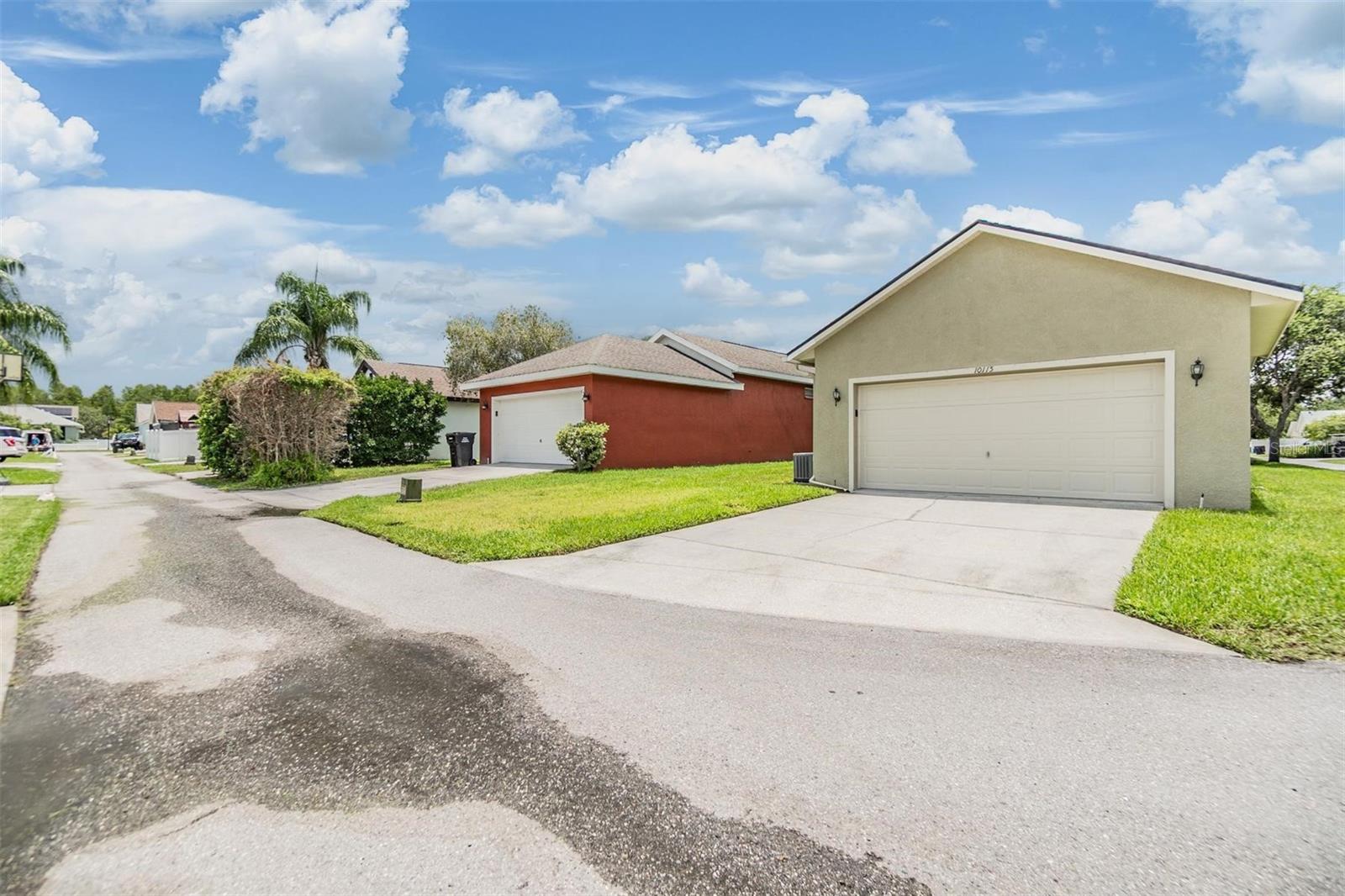 Image 27 of 66 For 10115 Ringling Street