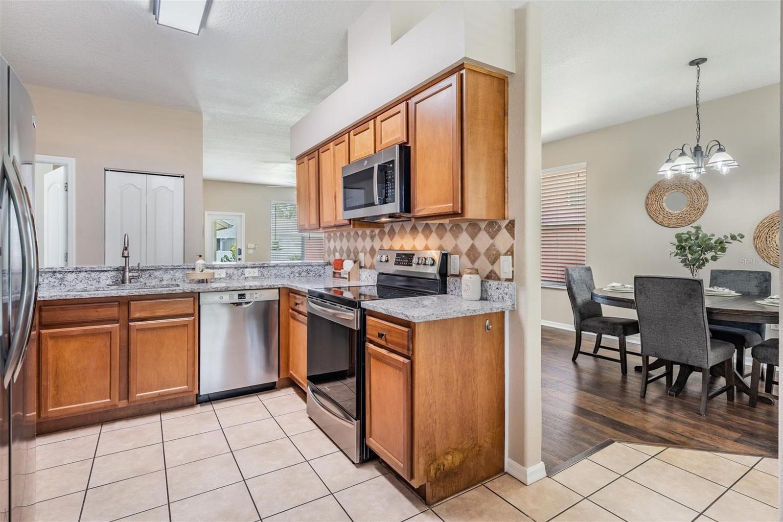 Image 6 of 66 For 10115 Ringling Street