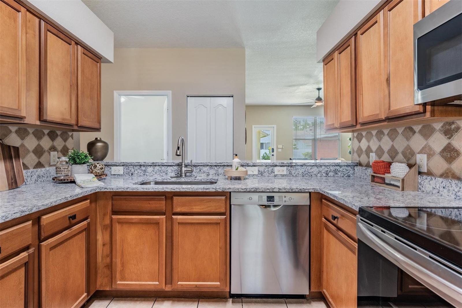 Image 7 of 66 For 10115 Ringling Street